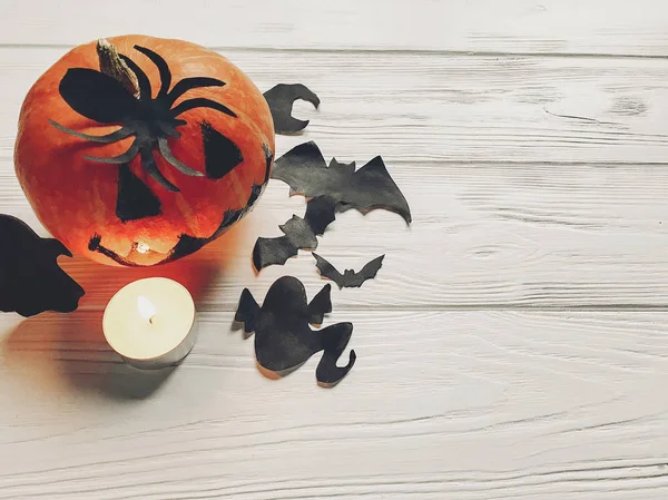Halloween. calabaza linterna jack con murciélagos fantasma bruja y araña — Foto de Stock
