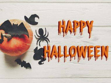 mutlu halloween metin düz yatıyordu. Kabak cadı hayalet yarasalar ile