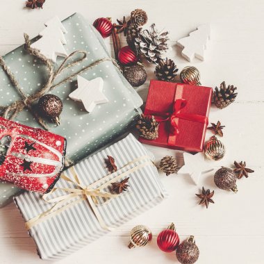 hediye kutuları ile Noel dekor
