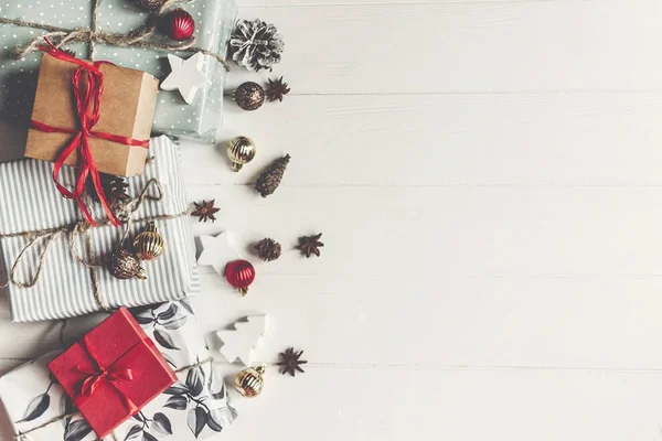 Cajas de regalo con decoraciones —  Fotos de Stock
