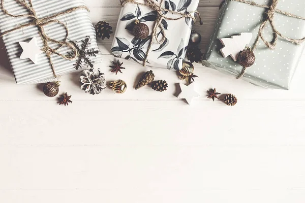 Cajas de regalo con conos decorativos — Foto de Stock