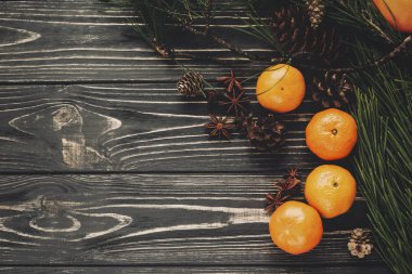 mandalina anason yıldız ve çam kozalakları