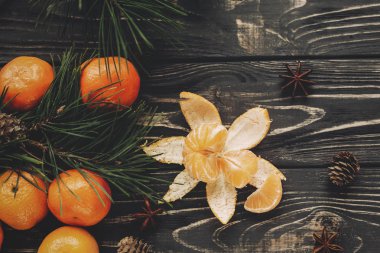 mandalina anason yıldız ve çam kozalakları