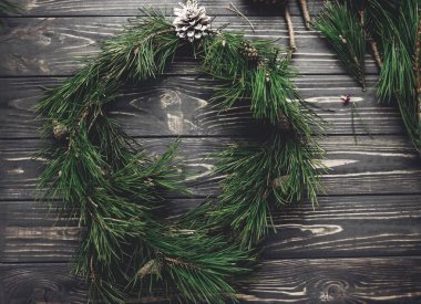  çam dalları çelenk 