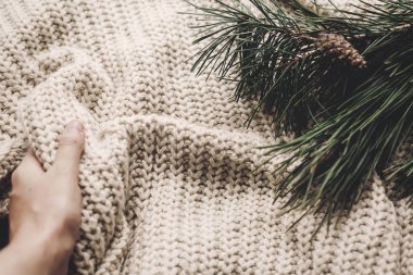 el tutma örme kazak 