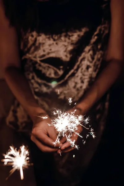 Burning Sparkler Closeup Female Hands Dark Crop — Stock Photo, Image