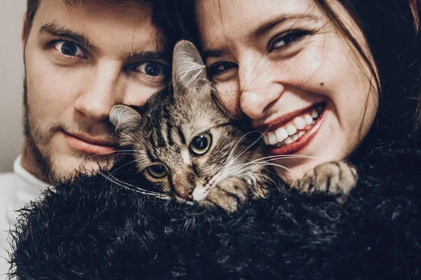 Happy Stylish Hipster Family Hugging Cat Taking Selfie — Stock Photo, Image