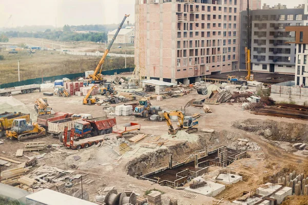 Buldozer, kazı, vinçler ve kum inşaat sitesi 