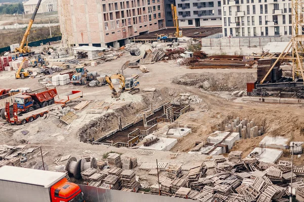 Área Construção Casa Com Paredes Tijolo Buracos Poço Fundações — Fotografia de Stock