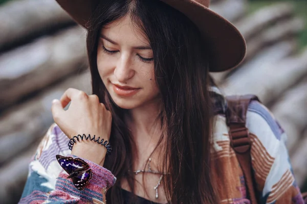 Happy Stylish Traveler Girl Hat Holding Beautiful Colorful Butterfly Hand — Stock Photo, Image