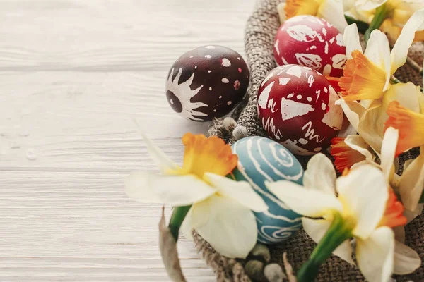 Moderna Imagen Pascua Elegantes Huevos Pascua Colores Con Flores Primavera — Foto de Stock