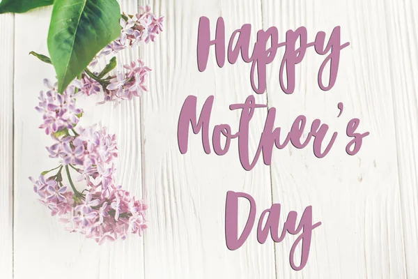 Glückwunschkarte Zum Muttertag Mit Zarten Lila Blumen Zweig Auf Weißem — Stockfoto