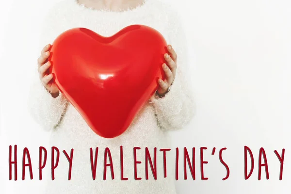 Šťastný Valentýna Text Znamení Žena Plná Pálivých Papriček Červený Balónek — Stock fotografie