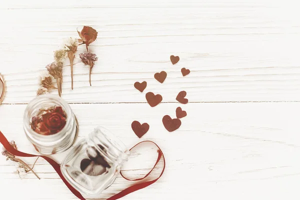 Щаслива Листівка Дня Святого Валентина Стильними Серцями Скляними Банками Сушеними — стокове фото