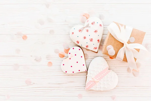 Cookie Hearts Craft Gift Box White Rustic Wooden Background Flat — Stock Photo, Image