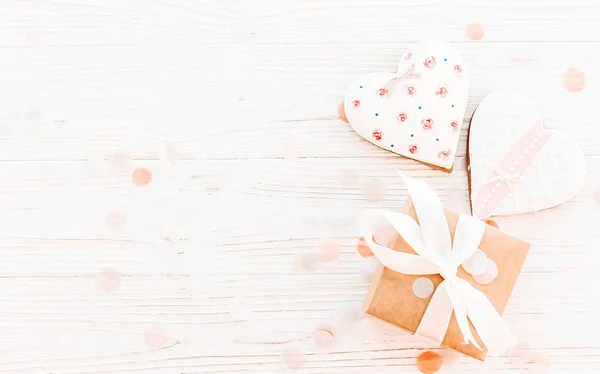 Cookie Harten Ambachtelijke Geschenkdoos Witte Rustieke Houten Achtergrond Plat Leggen — Stockfoto