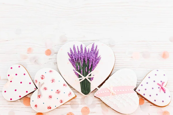 Šťastné Matky Den Blahopřání Hearts Soubor Cookie Levandulovými Květy Bílém — Stock fotografie