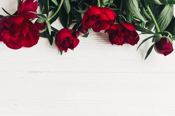 Beautiful Red Peonies Bouquet White Wooden Rustic Background Flat Lay — Stock Photo, Image