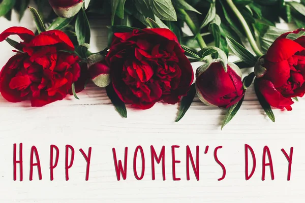Happy Women Day Text Sign Beautiful Red Peonies White Wooden — Stock Photo, Image