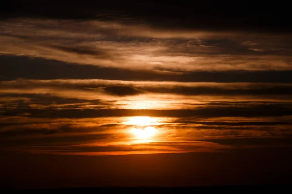 Beau Coucher Soleil Rouge Nuages Dans Ciel Orange Vue Spectaculaire — Photo