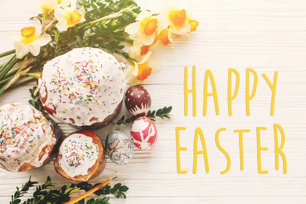 Feliz Mensaje Pascua Tarjeta Felicitación Temporada Delicioso Pastel Pascua Con — Foto de Stock