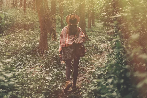 Full Length Bohemian Traveler Girl Hat Poncho Backpack Walking Autumn — Stock Photo, Image