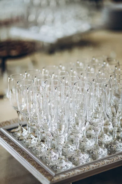 Eleganti Bicchieri Vuoti Champagne Sul Tavolo Ricevimento Nozze Lusso Ristorazione — Foto Stock