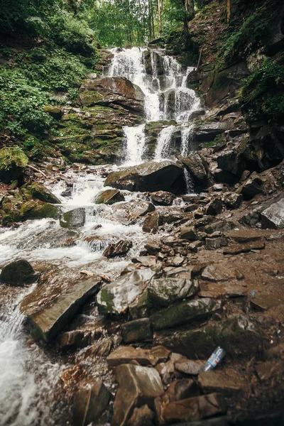 Prachtige Waterval Rivier Forest Bergen Cascades Stroomt Rivier Met Water — Stockfoto