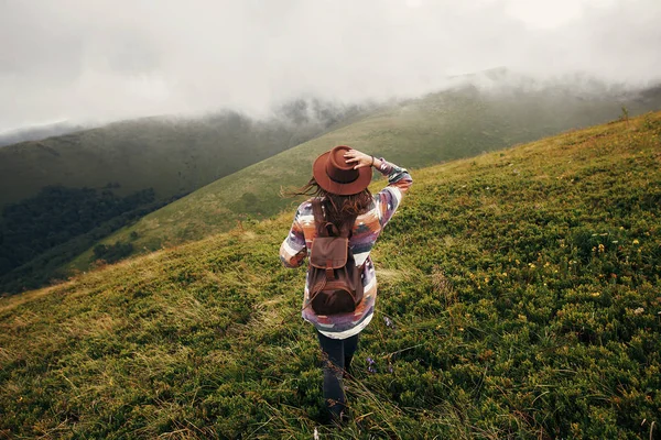Stylish Traveler Girl Hat Backpack Looking Sunny Mountains Clouds Summer — Stock Photo, Image