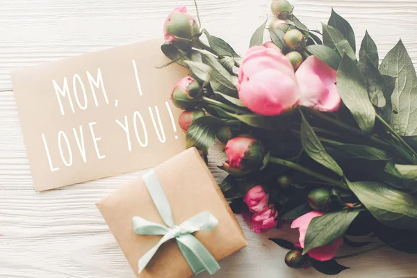 Mom Love You Text Craft Card Pink Peonies Bouquet Gift — Stock Photo, Image