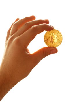 parlak altın bitcoin, altın para tutan el. dijital para, izole, insanlar el cryptocurrency concept.space metin, para modern yatırım için biraz para. lüks ağ para birimi