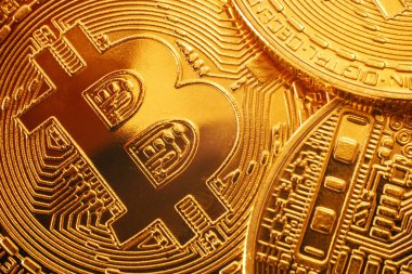 parlak altın bitcoins desen, altın para duvar kağıdı. dijital para, bit sikke, metin, dijital para yatırım için cryptocurrency concept.space. teknoloji dünya çapında ağ para birimi