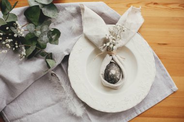 Paskalya masa süslemeleri. Şık Paskalya brunch masası.