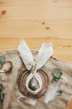 Kırsal Paskalya masa dekorasyonları. Paskalya brunch seti