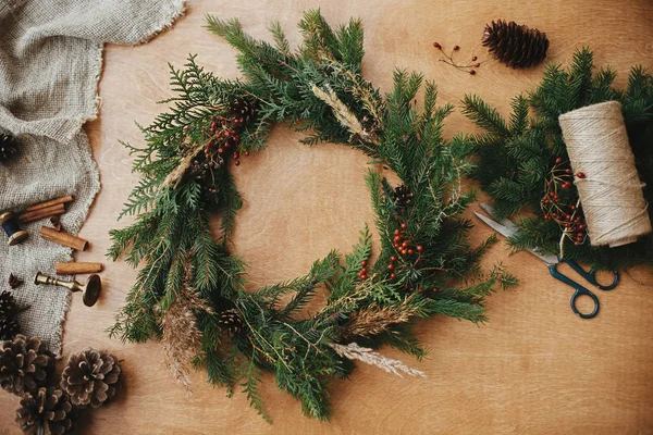 Rustic Christmas wreath flat lay. Fir branches, pine cones, thre — Stock Photo, Image