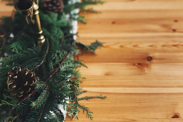 Arranjo de Natal rústico elegante para o jantar festivo. Sutiã — Fotografia de Stock