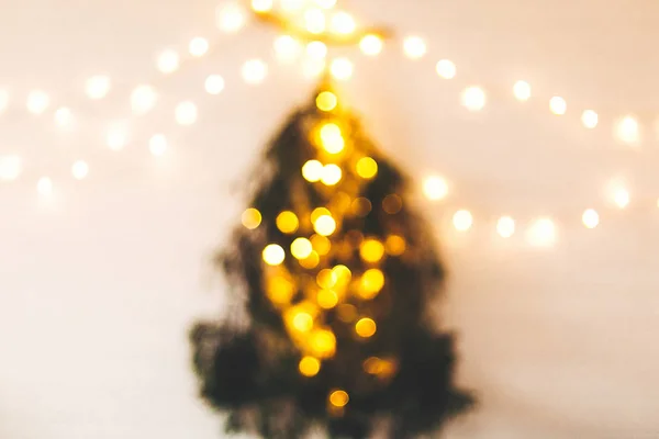 Árbol de Navidad abstracto. Imagen borrosa del árbol de navidad hecho de — Foto de Stock