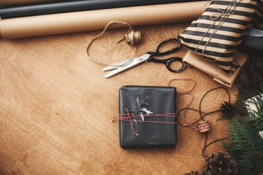 Mutlu Noeller, fotokopi odası olan bir daire. Şık bir Noel hediyesi.