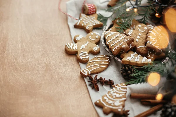 Festive gingerbread cookies with anise, cinnamon, pine cones, ce — Stock Photo, Image