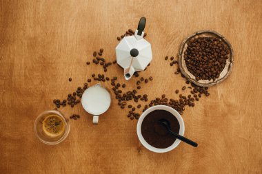 Kahve yaparken dümdüz uzanıyordum. Kavrulmuş kahve çekirdekleri, öğütülmüş kahve