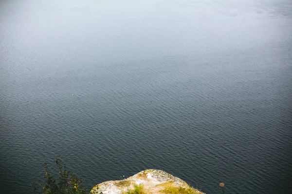 Beautiful View Lake Waves River Cliff Wildflower Landscape Bakota Lake — Stock Photo, Image