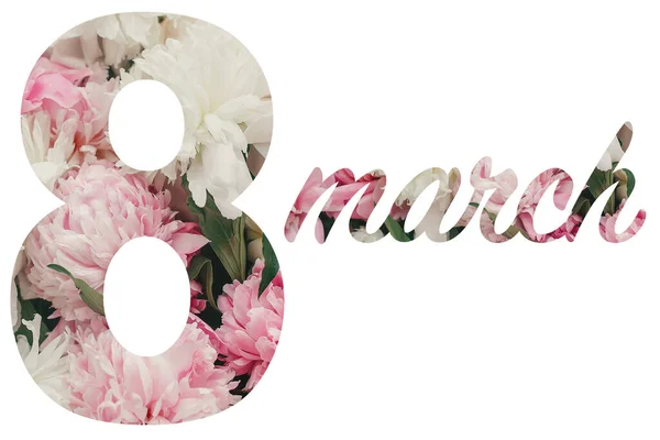 Március Viráglevél Stílusos Március Szöveget Rózsaszín Bazsarózsa Virágok Elszigetelt Fehér — Stock Fotó