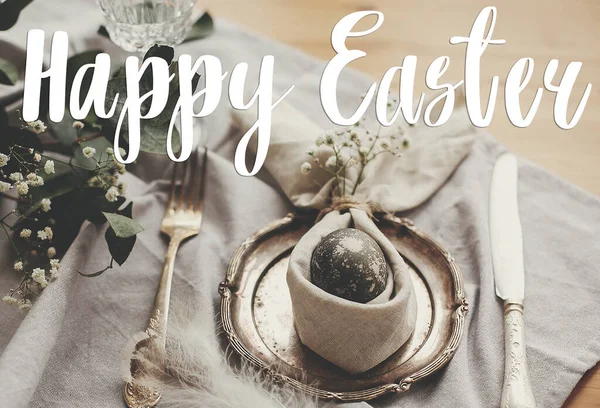 Святом Великодня Великодні Вітання Написом Стильне Пасхальне Яйце Серветці Кролика — стокове фото