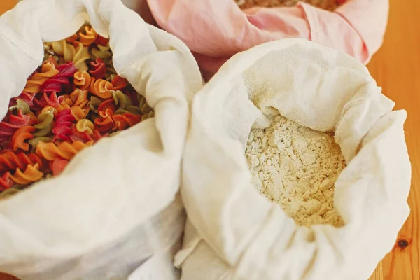 Bahan Makanan Dalam Tas Tekstil Yang Dapat Digunakan Kembali Atas — Stok Foto