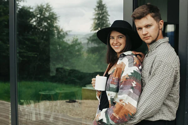 Stylish Hipster Couple Morning Coffee Relaxing Background Modern Cabin Big — Stock Photo, Image