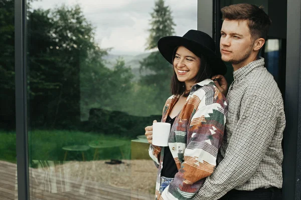 Stylish Hipster Couple Morning Coffee Relaxing Background Modern Cabin Big — Stock Photo, Image