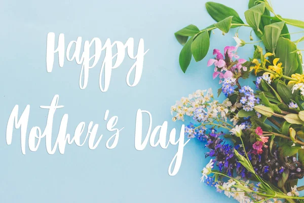 Feliz Tarjeta Felicitación Del Día Madre Coloridas Flores Primavera Bordean —  Fotos de Stock