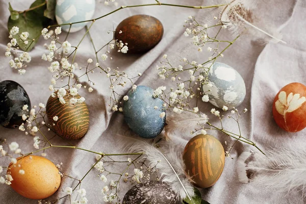 Happy Easter Stylish Easter Eggs Rustic Table Natural Dyed Colorful — Stock Photo, Image