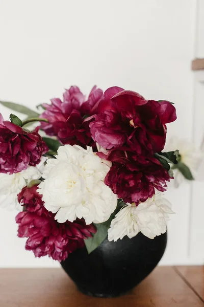 Stylish Peony Bouquet Black Clay Vase Rustic Wooden Background White — Stock Photo, Image