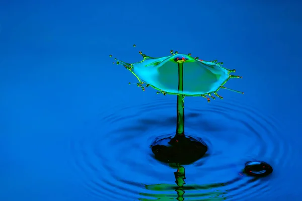 Shape of falling drops — Stock Photo, Image